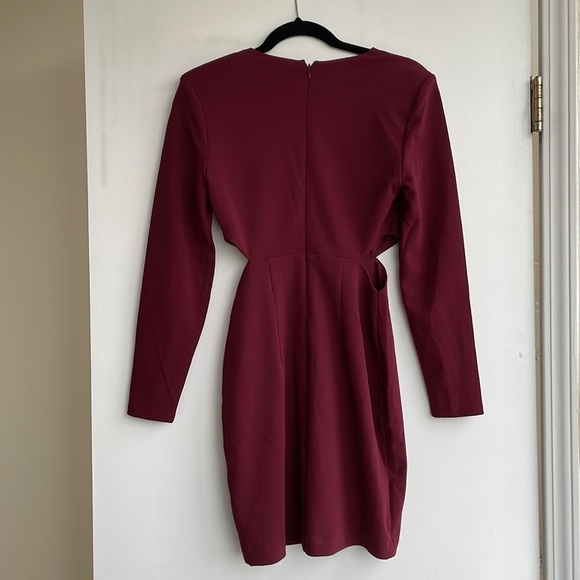 Maroon tight fancy mini dress! There are cute open parts on the side - Picture 3 of 3